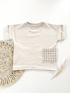 T-shirt ciepły beż z kieszonką w krateczkę 