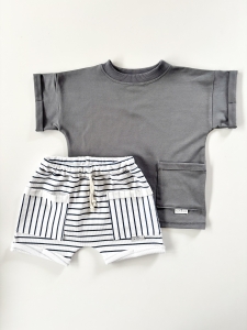 Komplet  t-shirt z kieszonka grafit   + szorty  strips navy z kieszonkami 