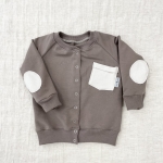 Bluza rozpinana classic mleczna czekolada z kieszonką i łatkami 