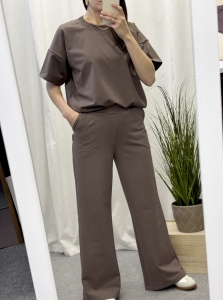 Komplet damski t-shirt + spodnie z szeroką nogawką czekoladowy