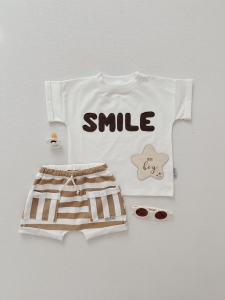 Komplet t-shirt ,,smile’’ecru   + szorty strips latte