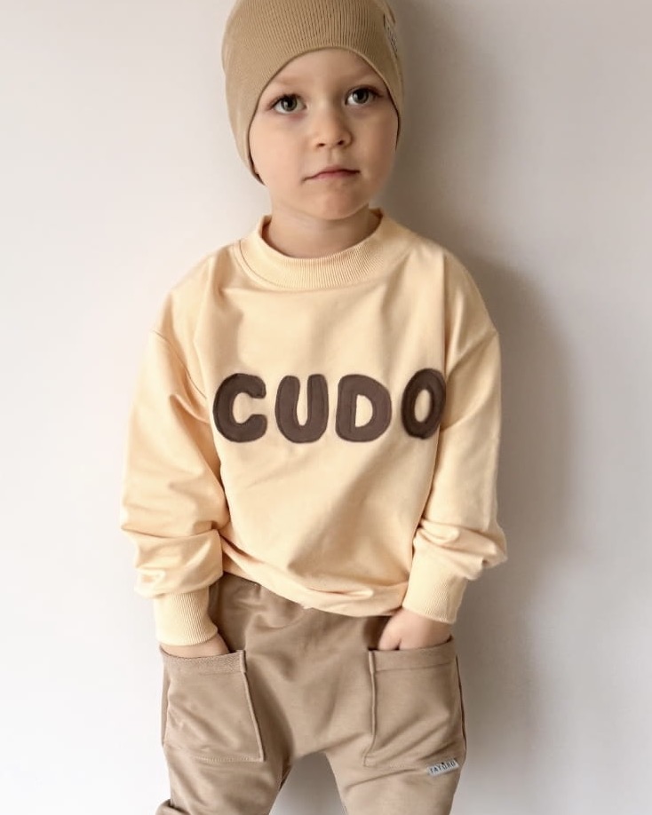 Bluza dresowa oversize z napisem ,,cudo’’